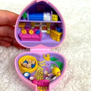 1993 Bluebird Polly Pocket Kozy Kitties Cozy Cat Heart Compact